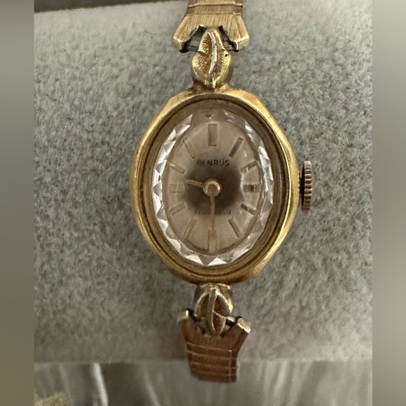 Vintage Benrus Women's Watch - Picture 2 of 4